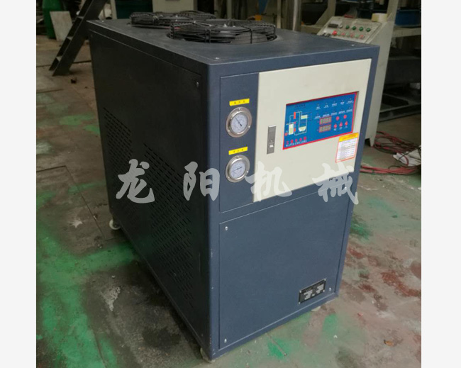 冷水機(jī)